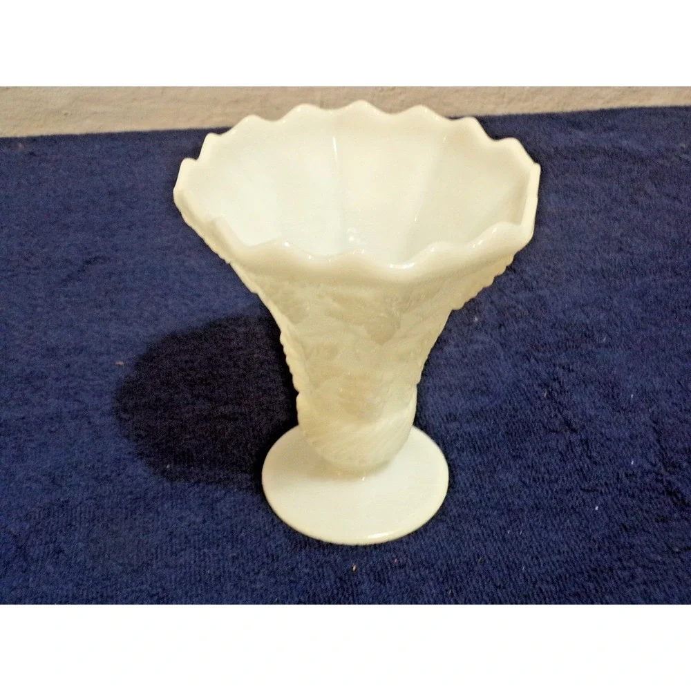 Anchor Hocking Milk Glass Vintage Vase w/Pedestal Grape & Vine Ruffle Edge‎